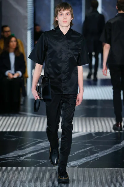 Look 3